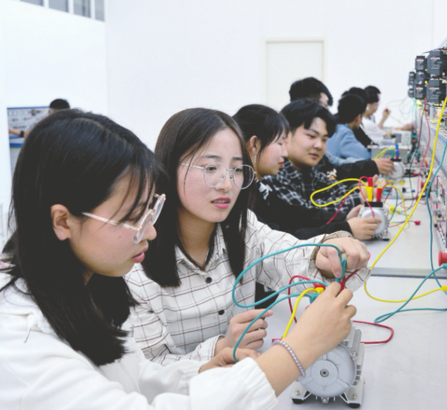 资源上的简略叠加更是对工作教育展开新形式的继续探索 资源上的简略叠加更是对工作教育展开新形式的继续探索